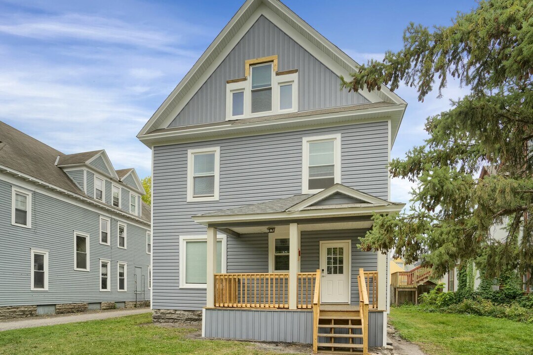 1316 7th St SE in Minneapolis, MN - Building Photo
