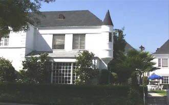 9933 Young Dr in Beverly Hills, CA - Building Photo