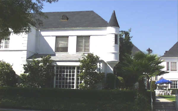 9933 Young Dr in Beverly Hills, CA - Building Photo