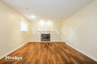 129 Berkshire Dr in Crystal Lake, IL - Building Photo - Building Photo