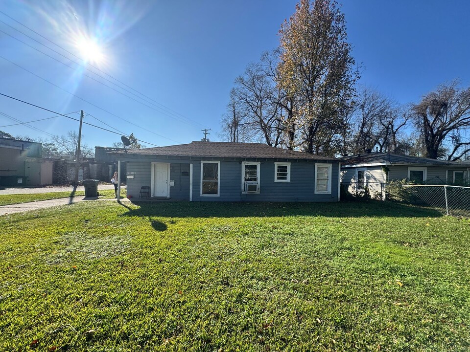 2503 Malcolm St in Shreveport, LA - Building Photo