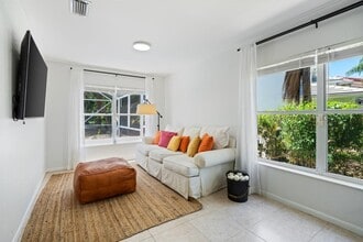 1527 S Club Dr in Wellington, FL - Building Photo - Building Photo