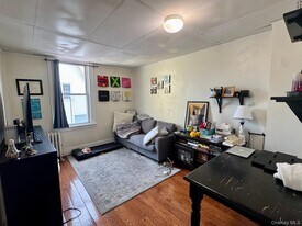 342 Broadway in Lynbrook, NY - Building Photo