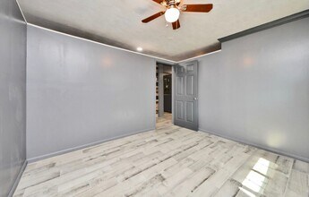 5622 W Montgomery Rd in Houston, TX - Building Photo - Building Photo