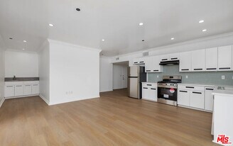 930 S Robertson Blvd in Los Angeles, CA - Building Photo