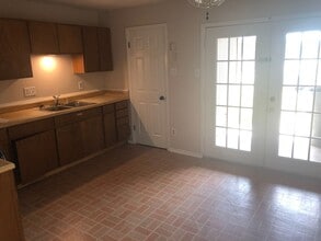 2193 N Earl Rudder Fwy in Bryan, TX - Building Photo - Building Photo