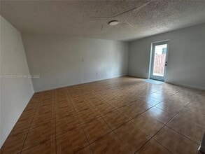 350 W 34th St in Hialeah, FL - Foto de edificio - Building Photo