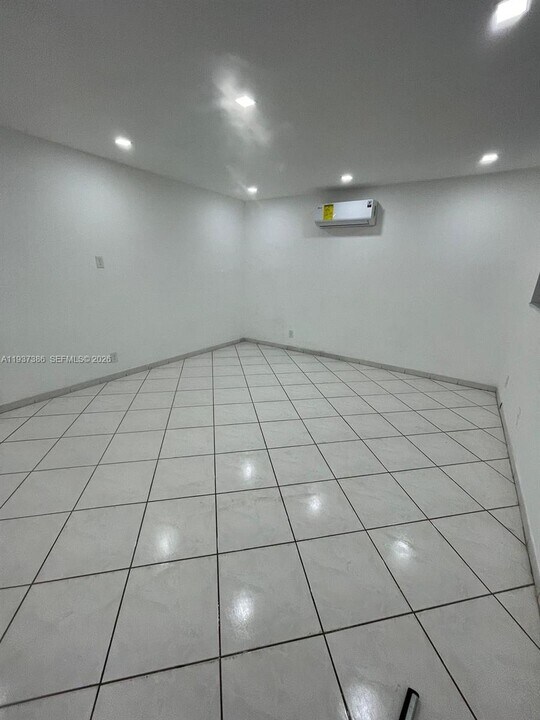 5401 Hollywood Blvd in Hollywood, FL - Building Photo