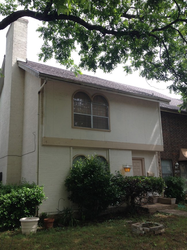 Graham Square Addition in Arlington, TX - Building Photo - Building Photo