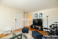 38 Dean Rd, Unit 8 in Brookline, MA - Building Photo - Building Photo