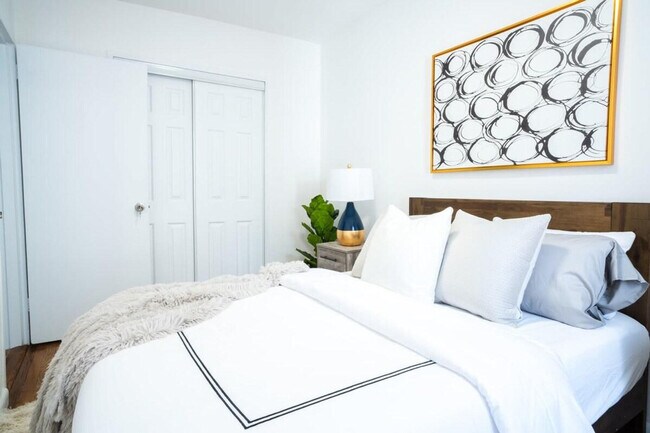 220 E 49th St-Unit -FL4-ID379483P in New York, NY - Building Photo - Building Photo