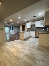 306 Circle Way St in Lake Jackson, TX - Building Photo - Building Photo