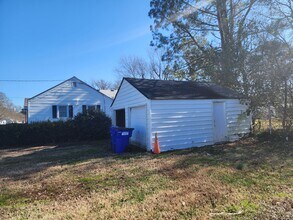 321 Ashlawn Dr in Norfolk, VA - Foto de edificio - Building Photo