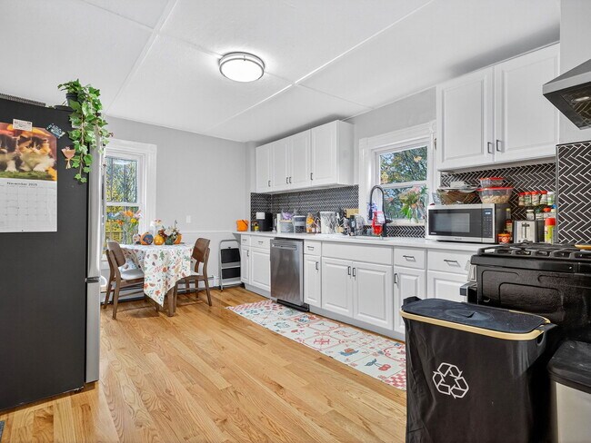 114 Woodstock St in Somerville, MA - Building Photo - Building Photo