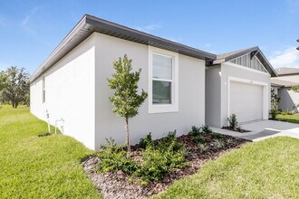 3250 Forrest Plum Ct in Zephyrhills, FL - Building Photo - Building Photo