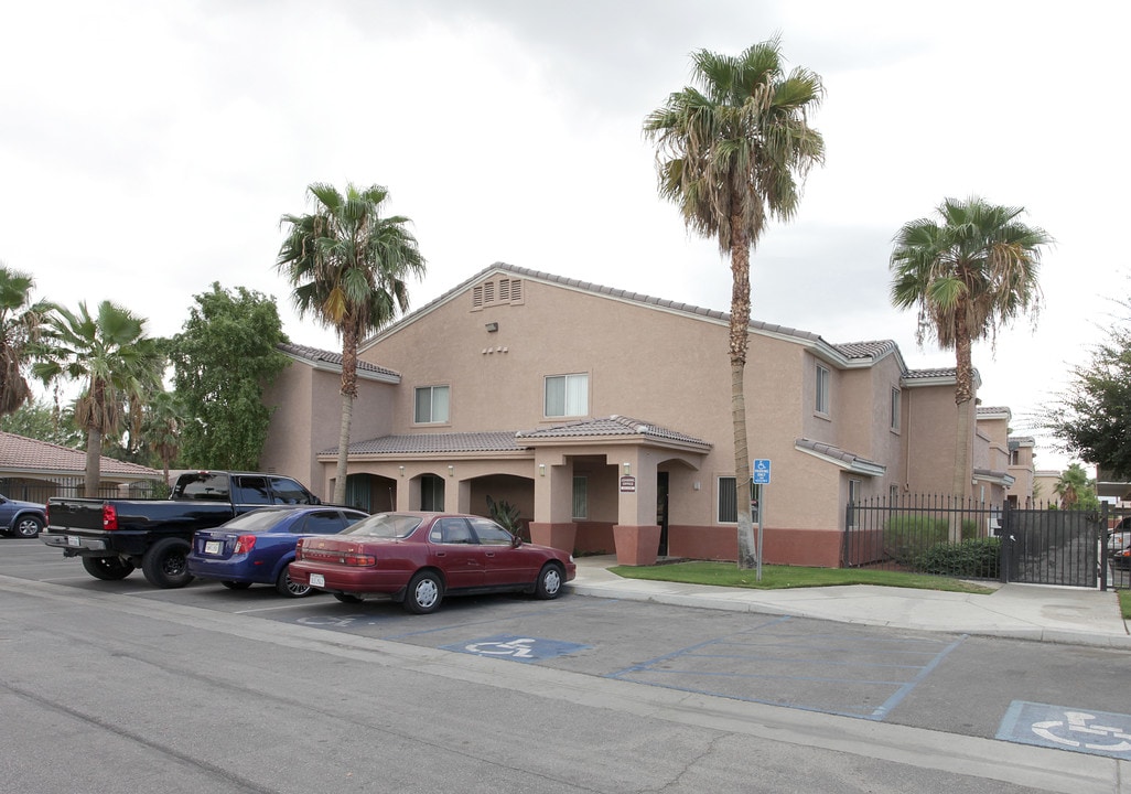 Orchard Villas in Coachella, CA - Building Photo