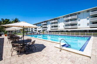 Legacy at Sans Souci in North Miami, FL - Foto de edificio - Building Photo