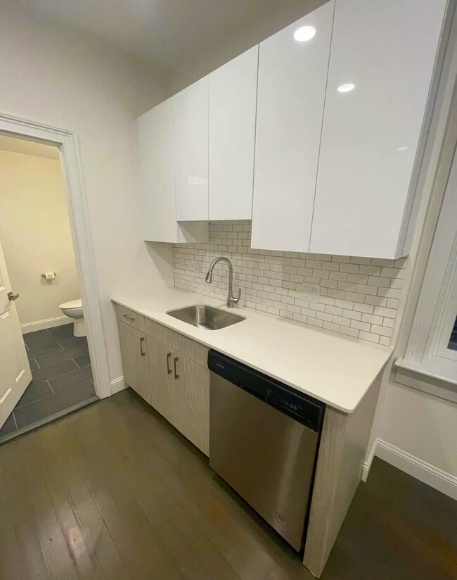 16 Temple St, Unit 31 in Boston, MA - Foto de edificio - Building Photo