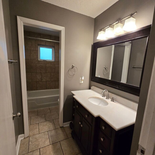 2104 Harbert Ave in Memphis, TN - Building Photo - Building Photo