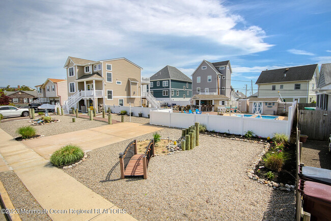 207 Ceylon Ave in Seaside Heights, NJ - Foto de edificio - Building Photo