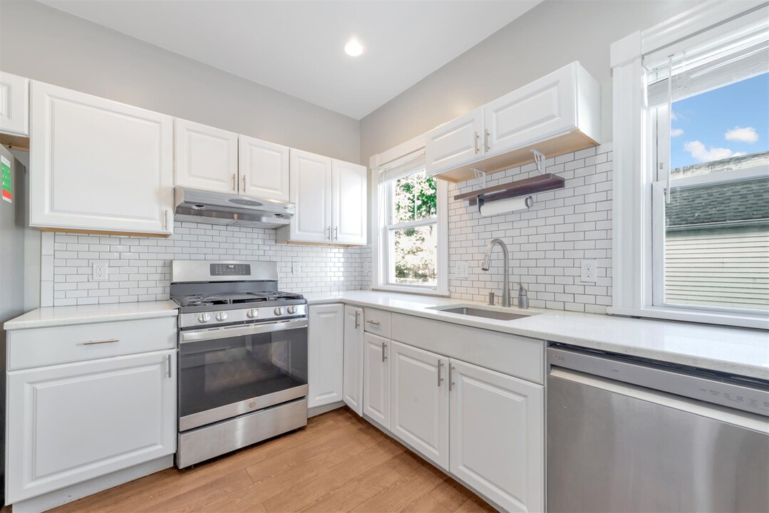 31 Faneuil St, Unit 1 in Boston, MA - Building Photo