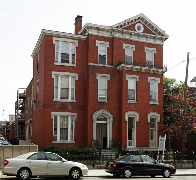 Logan House Apartments in Richmond, VA - Building Photo