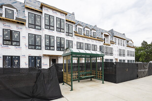 Chain Bridge Estates in McLean, VA - Foto de edificio - Building Photo