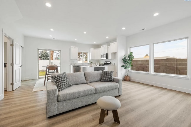 1008 S Underwood St in Kennewick, WA - Building Photo - Building Photo