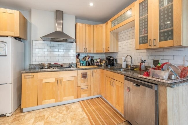 109 Chestnut St, Unit 1