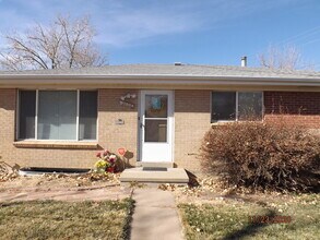 3285 Revere St, Unit A in Aurora, CO - Foto de edificio - Building Photo