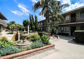 Estancia Downey Apartments in Downey, CA - Building Photo