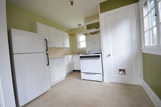 1007 Montello Ave in Hood River, OR - Building Photo - Building Photo