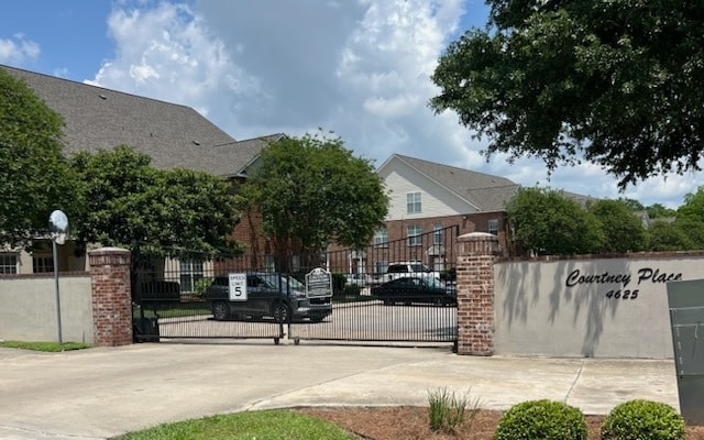 property at 4625 Burbank Dr
