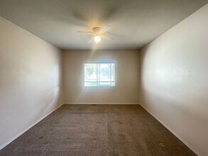 2460 W Timberlake Loop in Coeur d'Alene, ID - Foto de edificio - Building Photo