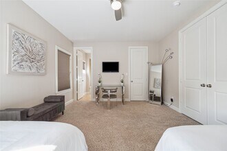 9455 Fannin St in Houston, TX - Building Photo - Building Photo