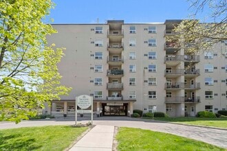 Linden Towers in Chatham-Kent, ON - Building Photo - Building Photo