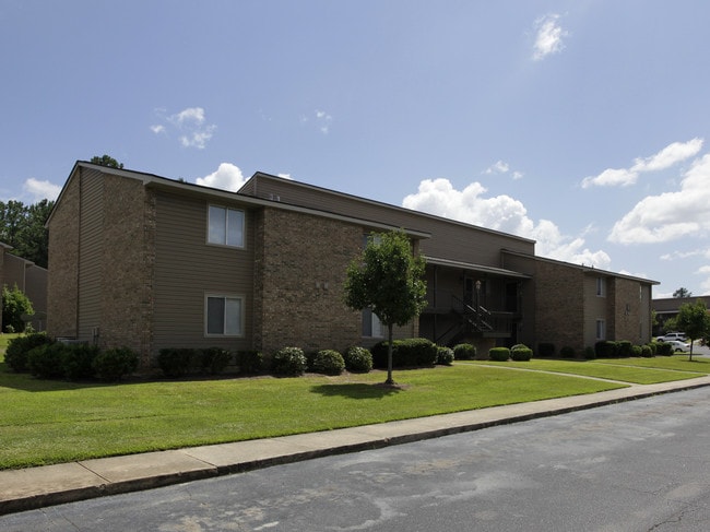 Central Highland Apartments in Phenix City, AL - Building Photo - Building Photo