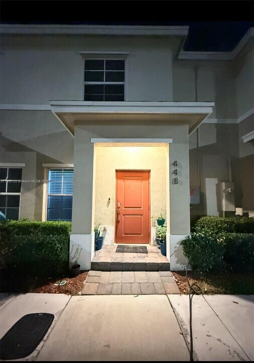 448 NE 5th St in Florida City, FL - Building Photo