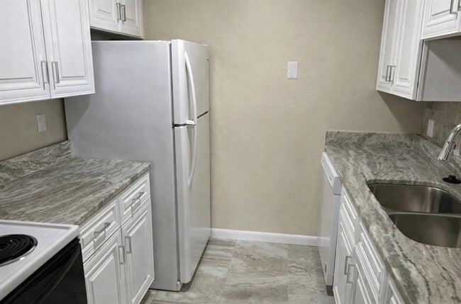 2319 W Bristol Ave in Tampa, FL - Building Photo - Building Photo