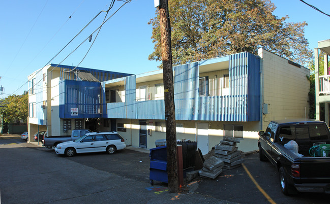 Student Plaza in Eugene, OR - Building Photo - Building Photo