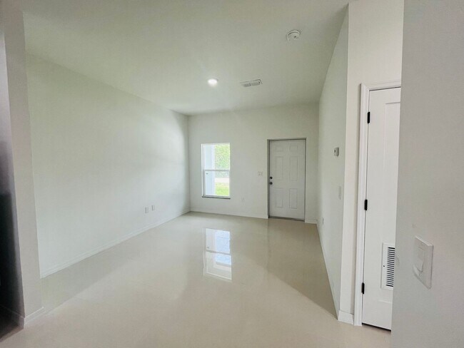 3306 41st St SW in Lehigh Acres, FL - Building Photo - Building Photo