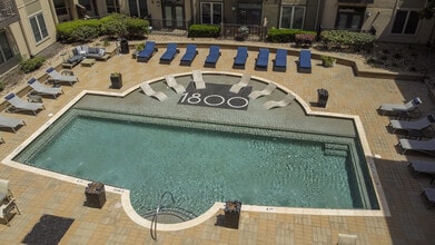 1800 Broadway in San Antonio, TX - Foto de edificio - Building Photo