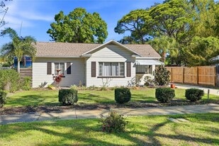 755 Alamanda Way S in St. Petersburg, FL - Building Photo