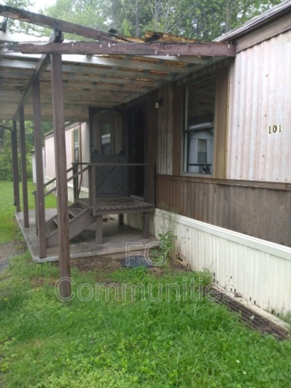 property at 101 Tuckaway Ln