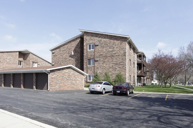 Lake View Terrace Apartments in Crown Point, IN - Building Photo - Building Photo