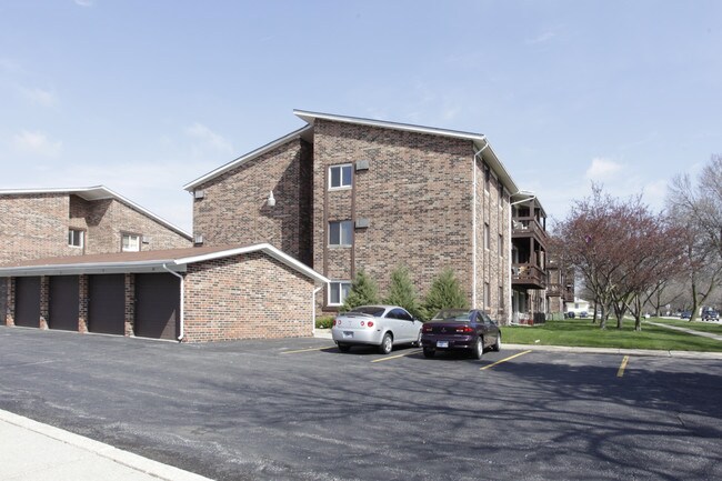 Lake View Terrace Apartments in Crown Point, IN - Foto de edificio - Building Photo