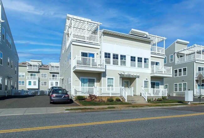 6610 Beach Front Rd in Queens, NY - Building Photo - Building Photo