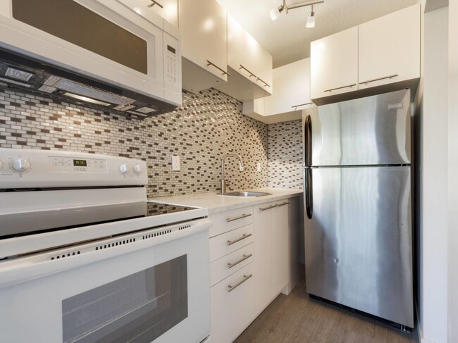 2255 W 5th Ave in Vancouver, BC - Building Photo - Building Photo