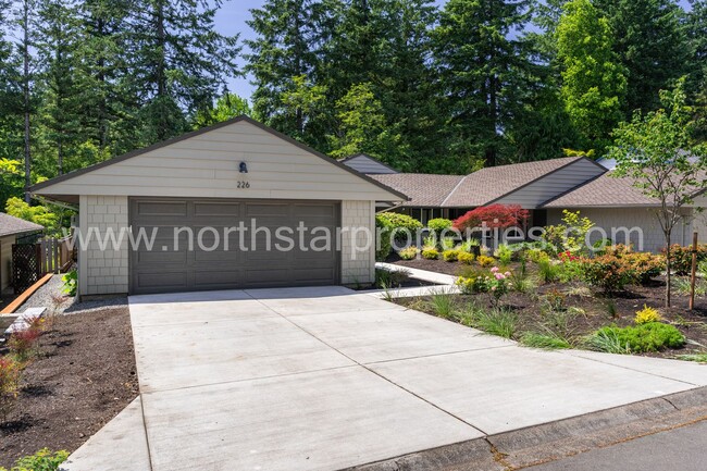 228 Greenridge Dr in Lake Oswego, OR - Building Photo - Building Photo