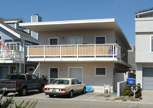 4PLEX AT HOLLYWOOD BEACH IN OXNARD in Oxnard, CA - Foto de edificio - Building Photo